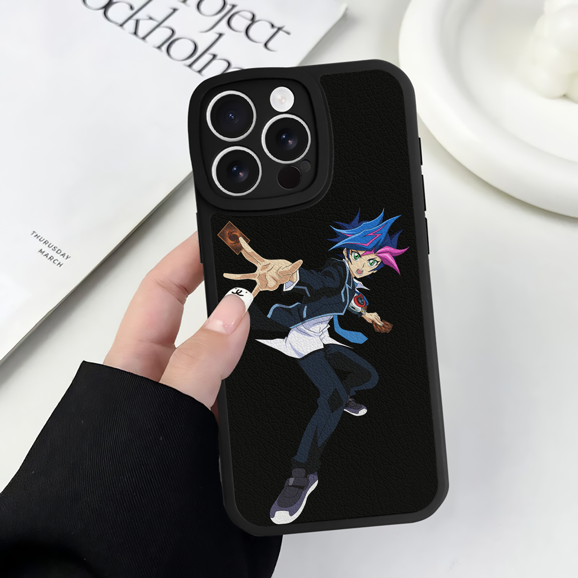 遊☆戯☆王 Yu-Gi-Oh! 【iPhone 16シリーズ対応】シリコンスマホケース（レザー調） 材質：シリコン
